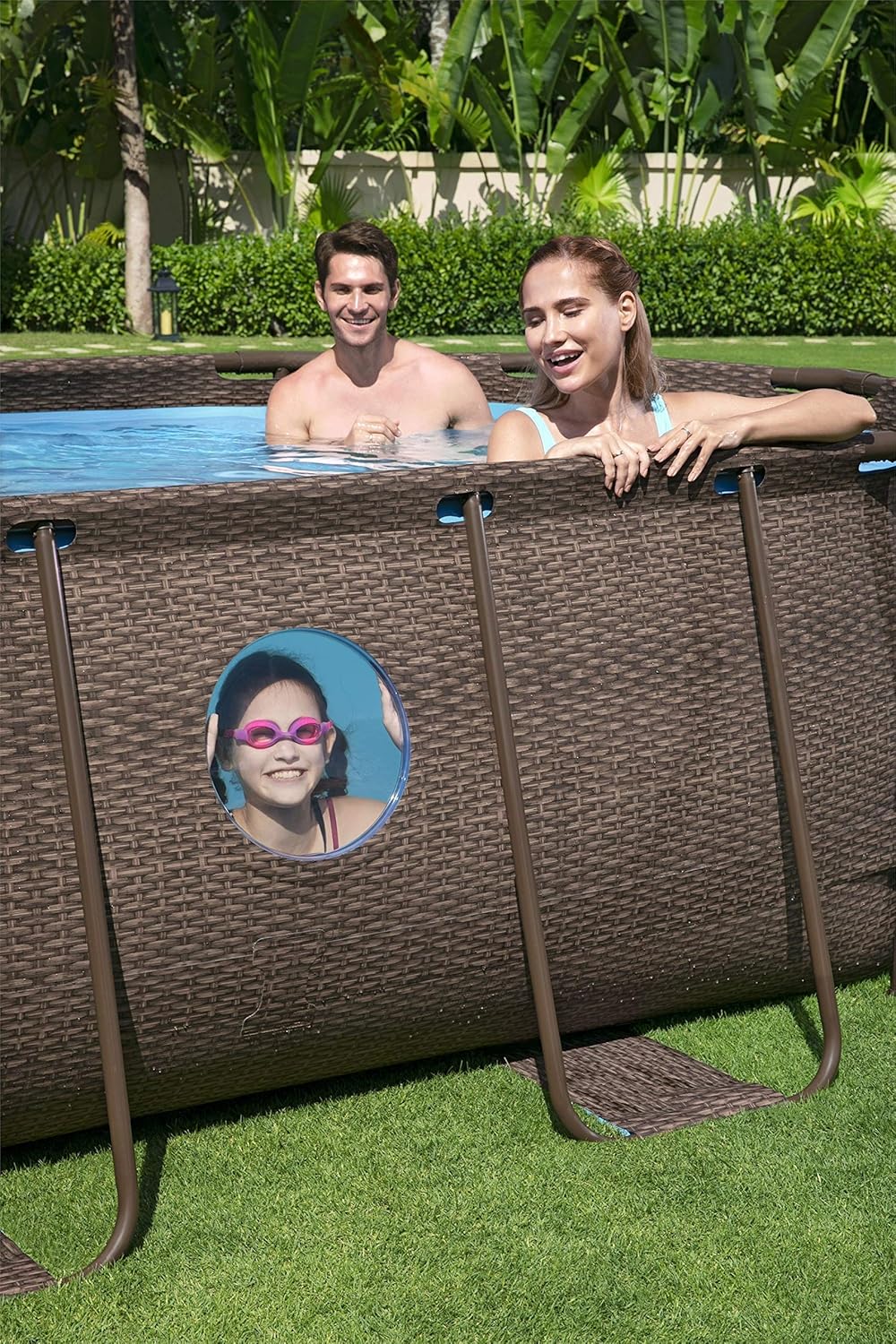 Bestway 56946 Piscine Power Steel? Swim Vista ovale 488 x 305 x 107 cm motif rotin avec hublots, filtration à sable, échelle, bache et diffuseur Chemconnect?