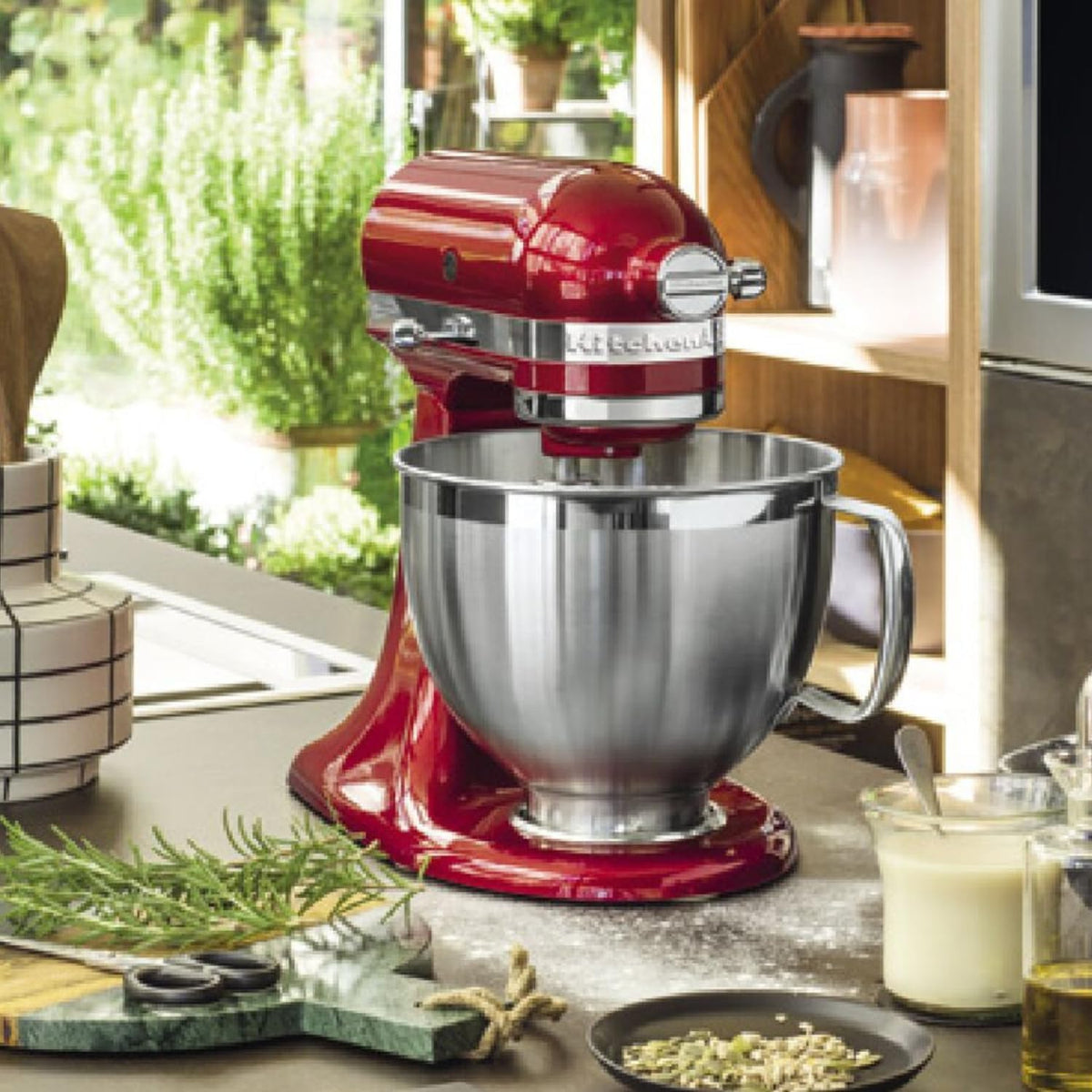 KitchenAid Robot Patissier I Artisan I Robot cuisine multifonctions à tête inclinable I Avec 4 accessoires I Bol de 4,8L | Crème