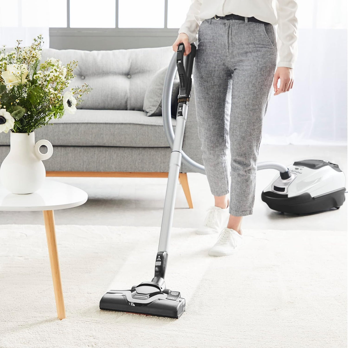 ROWENTA Silence Force Effitech Aspirateur avec Sac, Silencieux 57 DB(A), Basse consommation, Haute Filtration, Rayon d'action 12 m, Fabriqué en France RO7451EA, Bleu